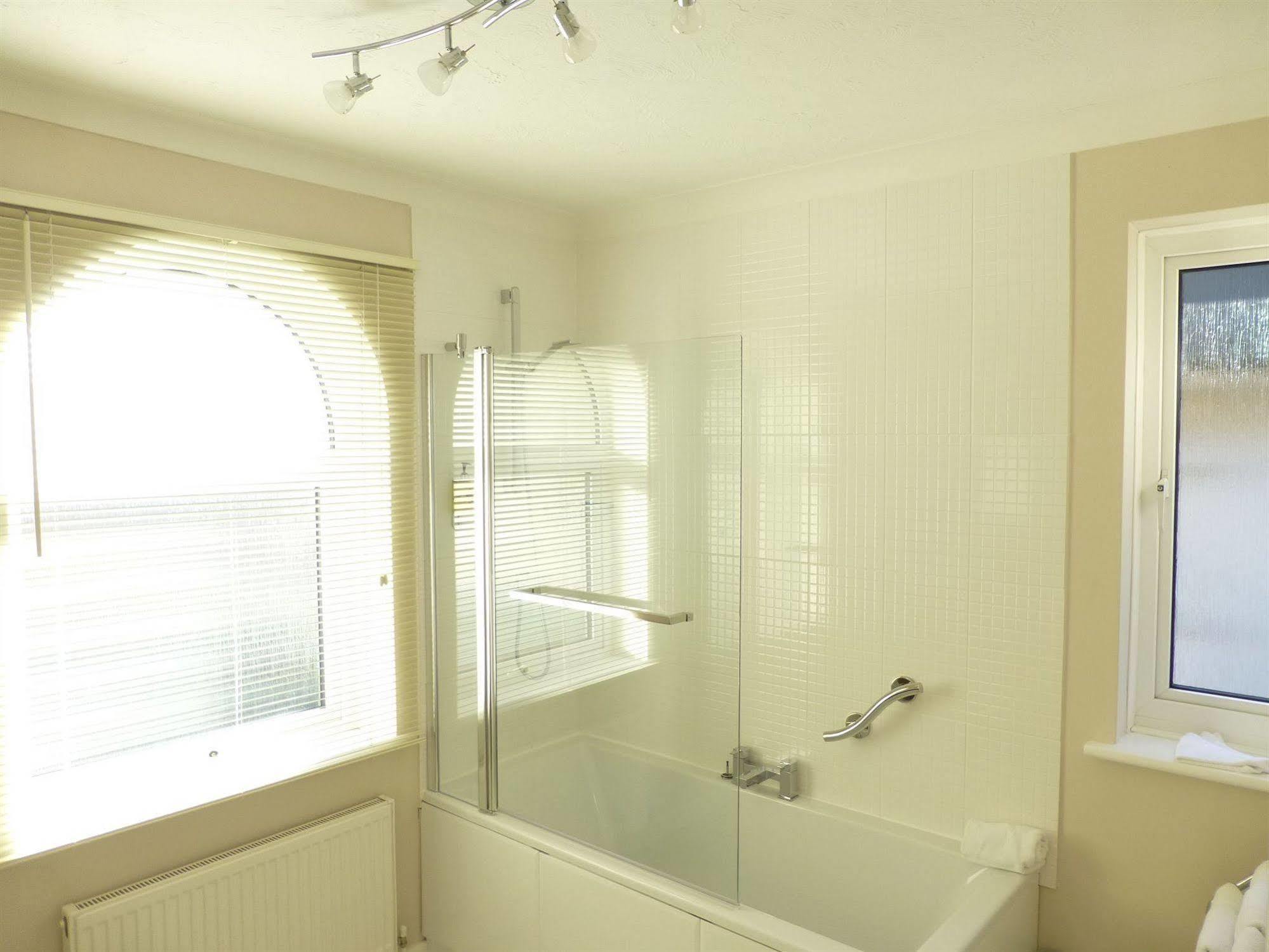 Waters Reach Guest House Christchurch  Dış mekan fotoğraf